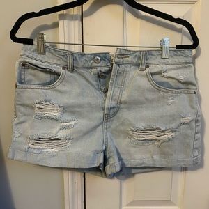 Ripped relaxed fit light jean shorts
